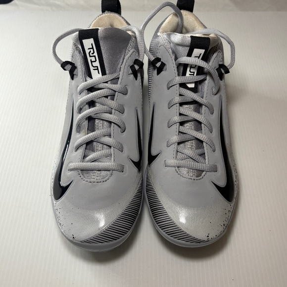 Nike Trout Youth Gray/Black/White 856499-011 Baseball Cleats size 3.5Y